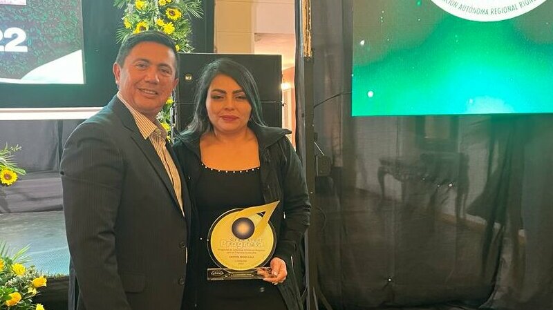 Galardón-oro-líder-progresa-cornare