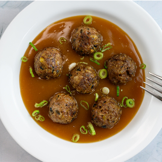 A blend of lean ground beef, laird lentils, and mushrooms seasoned with umami-driving ingredients.
