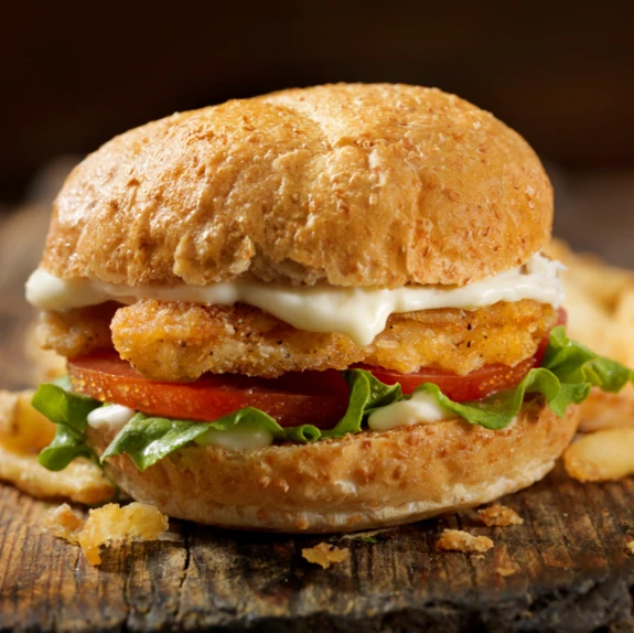 A plant-based burger with smoky notes, gratinated with cheese and filled with spicy Buffalo flavor.