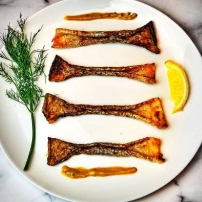 Broiled Salmon Skin Chips