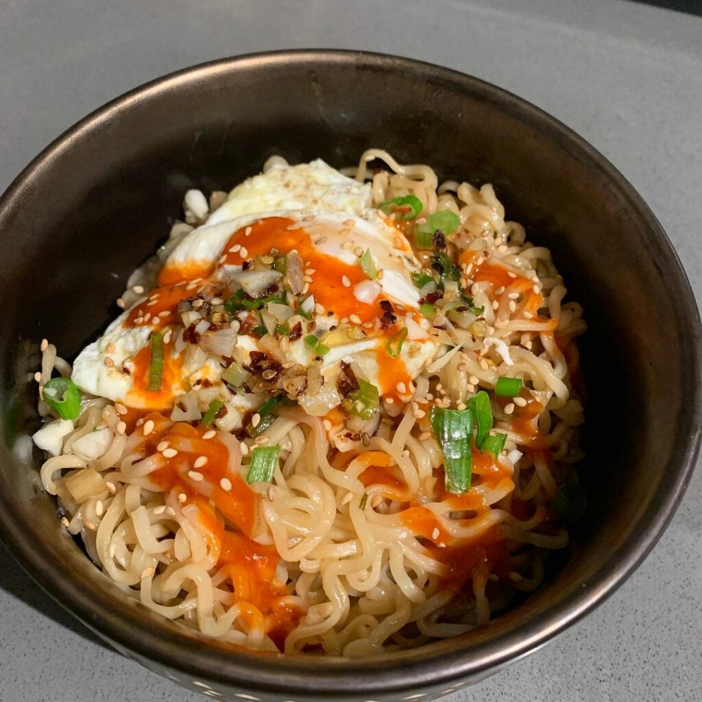 Spicy garlic noodles with a fried egg and some homemade chili garlic oil