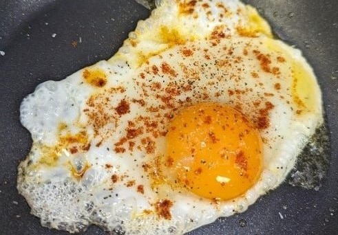 paprika fried egg in a pan
